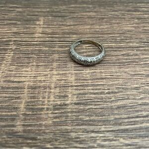 10K White Gold Ring with 18 tiny accent diamonds Size 5